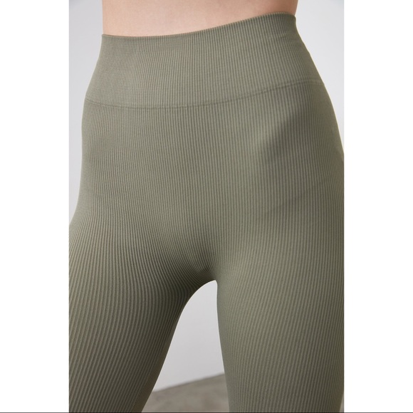 High Waist Ribbed Green Leggings - Picture 4 of 5